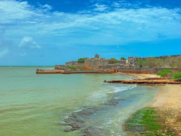 Daman & Diu Coastal Heritage (Luxury Fort & Beach Tour)